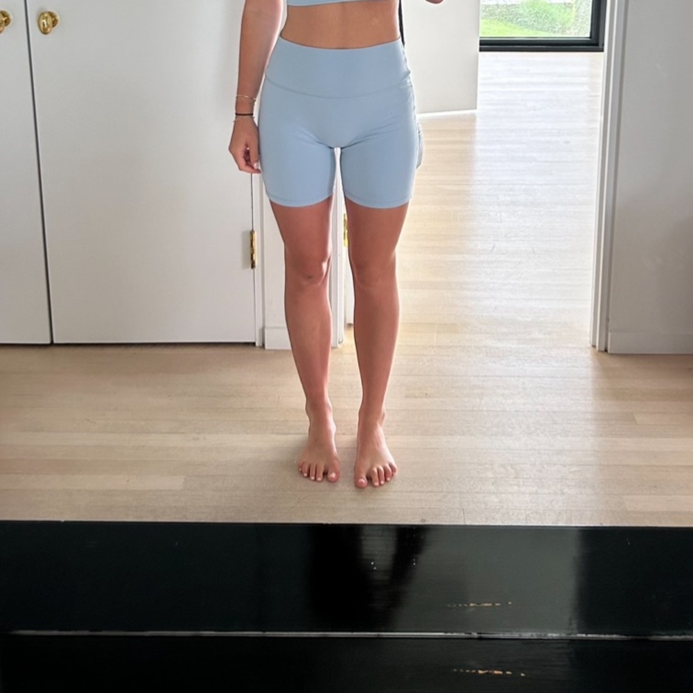 Luxform set active bike shorts in frost NEVER WORN. SOLD OUT ONLINE